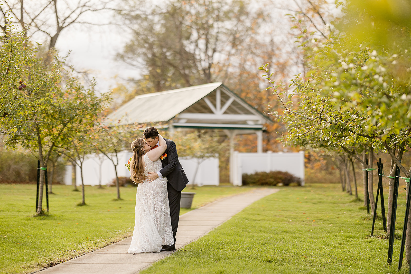 How to pick a wedding photographer
